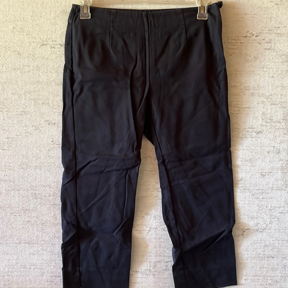 Black capri style pants